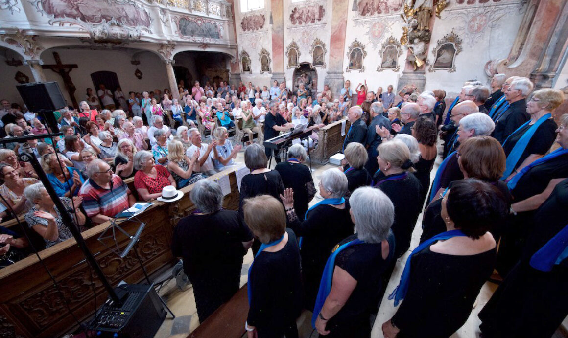 the sweet60s feiern in der Landsbeger Klosterkirche ihr 15 jähriges Bestehen