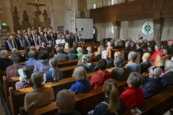 Trauerfeier zum Tod von Chorgründer der sweet60s Charles B. Logan in der Landsberger Christuskirche