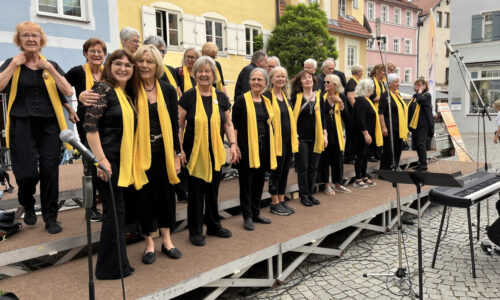 the sweet60s vor ihrem Auftritt auf dem Schrannenplatz von Füssen.