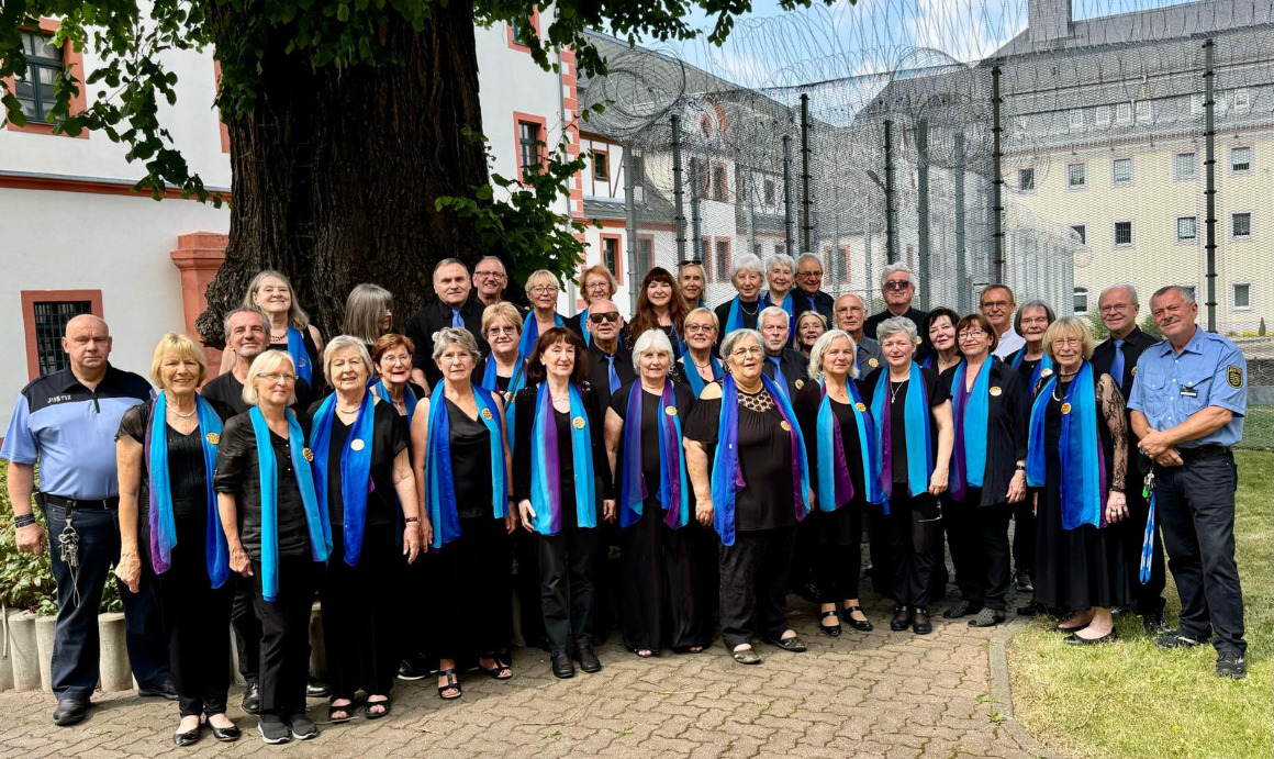 Der Landsberger Chor the sweet60s gab in seiner sächsischen Partnerstadt Waldheim in der JVA ein Gospelkonzert für die Gefangegen