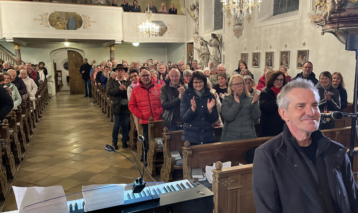Gospelkonzert mit dem Landsberger Gospelchor the sweet60s in der Kirche St. Georg in Wehringen.