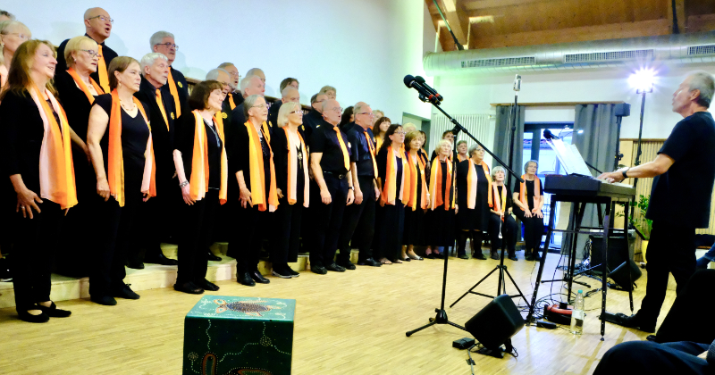 Sommerkonzert des Gospelchors the sweet60s im Bürgersaal in Schwifting bei Landsberg.