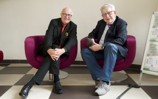 Der langjährige Präsidenten des Bayerischen Musikrats Dr. Thomas Goppel mit Vorstandsmitglied der sweet60s Horst Steinberg Gospelkonzert mit dem Landsberger Gospelchor the sweet60s im Kurtheater Bad Wörishofen. Ehrengast Der langjährige Präsidenten des Bayerischen Musikrats Dr. Thomas Goppel mit Vorstandsmitglied der sweet60s Horst Steinberg