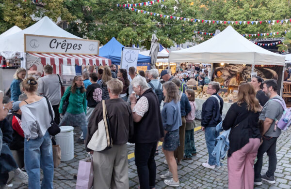 ... Köstlichkeiten und Spezialitäten aus Frankreich Der Landsberger Gospelchor the sweet60s beleben mit einem Freundschaftskonzert auf dem Georg-Hellmeier-Platz die Städtepartnerschaft zwischen Landsberg und der südfranzösischen Küstenstadt Saint-Laurent-du-Var